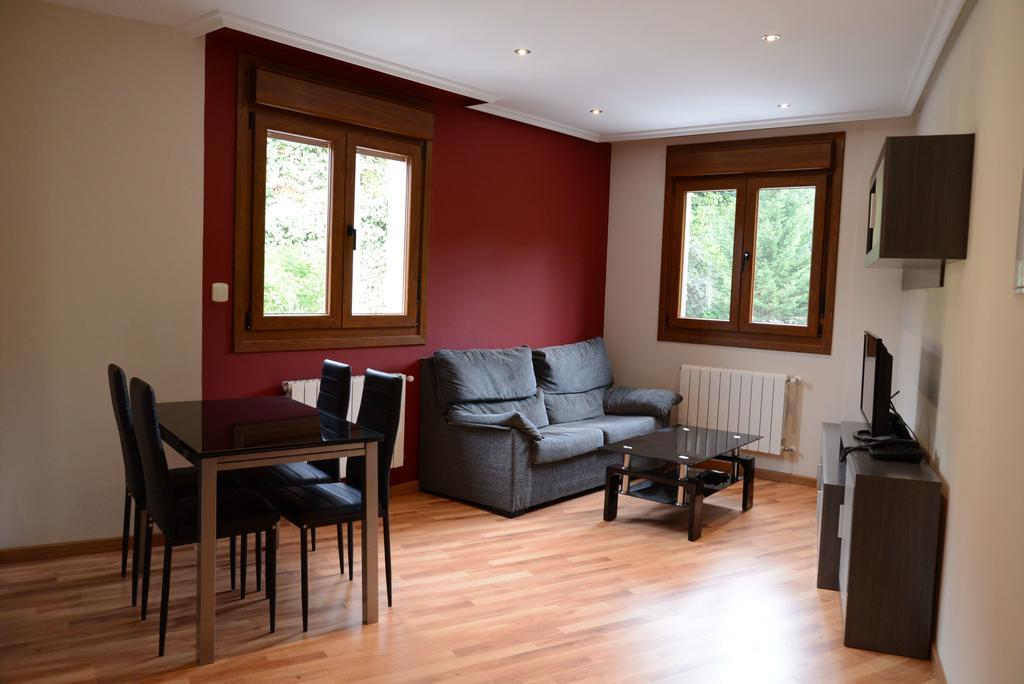 Apartamentos El Rincon De Limes Cangas De Narcea Bilik gambar