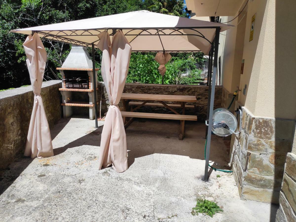 Apartamentos El Rincon De Limes Cangas De Narcea Luaran gambar